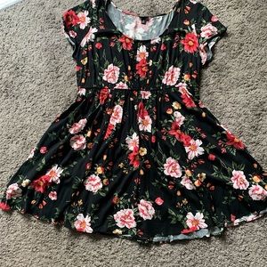 🌺Black/Floral dress Torrid size 2🌺